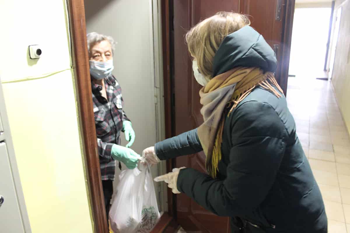 Владимир Путин пообещал обеспечить награды для соцработников