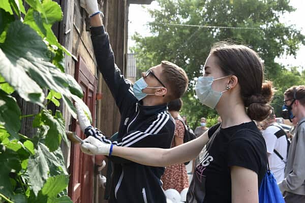 Волонтер года