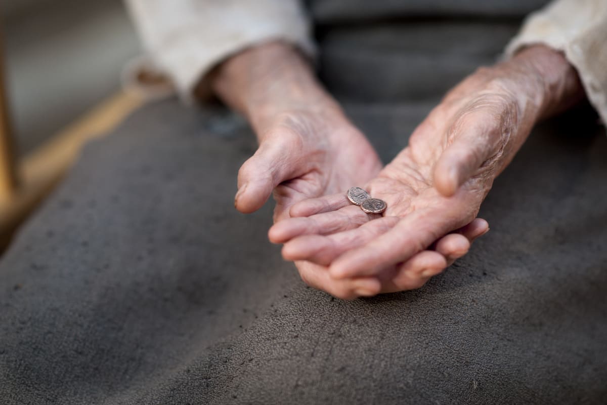 Пожертвование людям