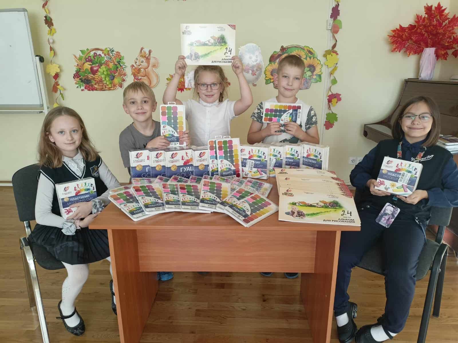 Благодаря пожертвованию от «Планеты Творчества» наш фонд передал канцтовары в Центр помощи семье и детям, Санкт-Петербург